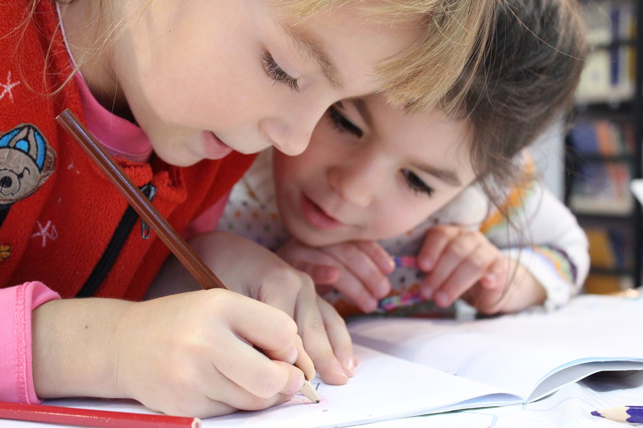 5 grands avantages de dessiner avec votre enfant tous les jours