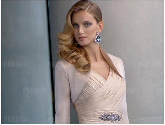 Le boléro pour robe de soirée, gage d’un style séduisant