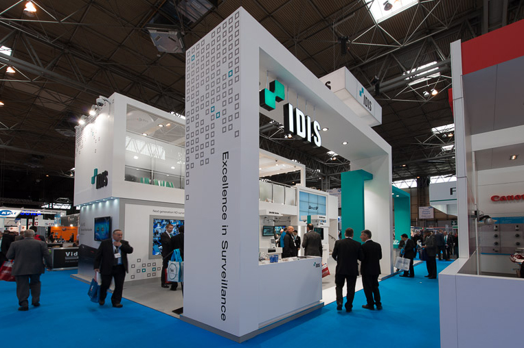 Bien choisir ses structures publicitaires et PLV dans un salon